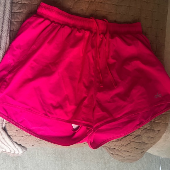 Alo Yoga Stride Shorts - Picture 2 of 3